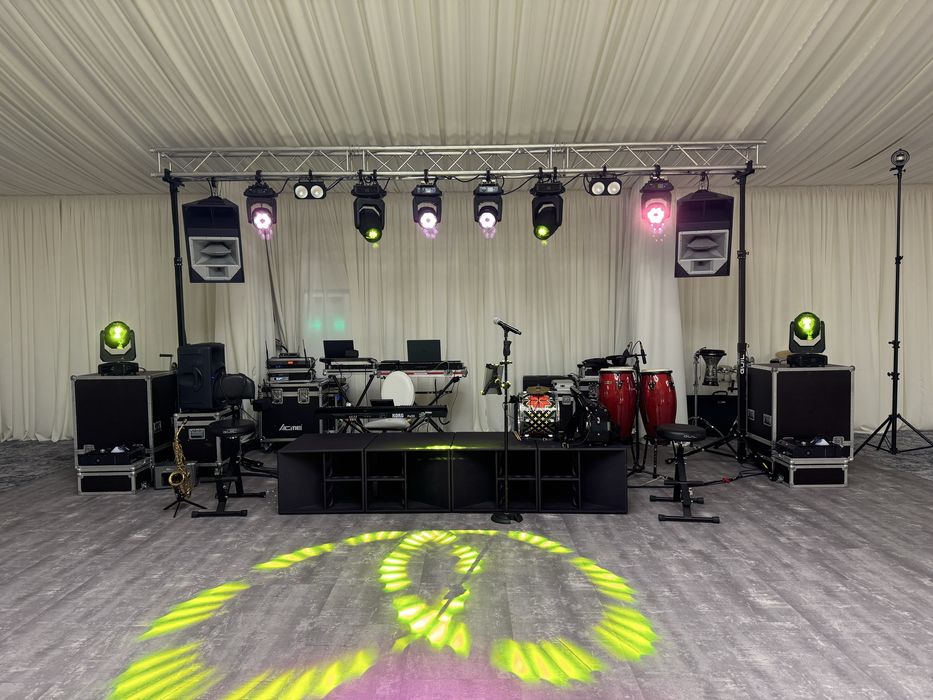 Sistem de sonorizare/schela lumini/masini de fum verticale/hazer