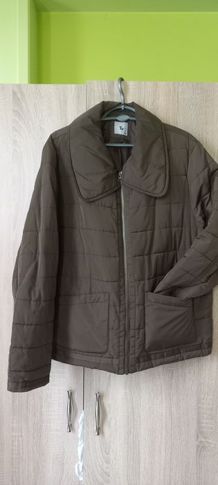 Две дамски палта и едно яке