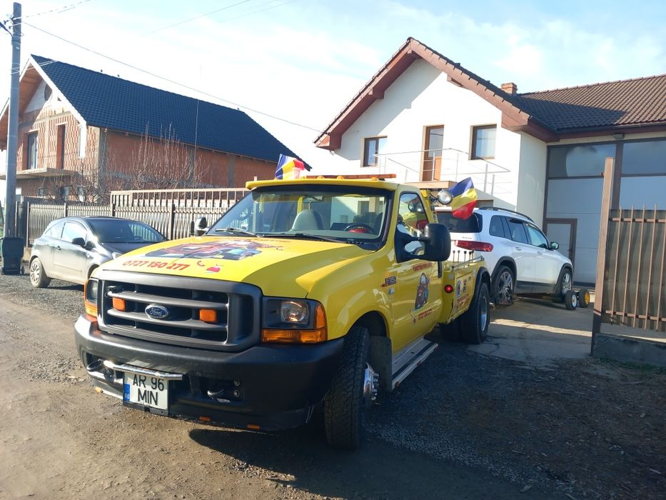 Tractări microbuze și autoturisme blocate, cu roți rupte