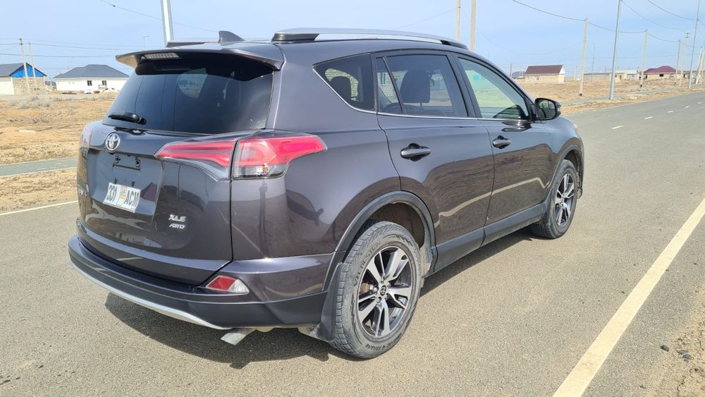 Toyota Rav 4 сатылады.