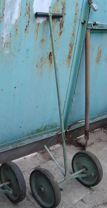 Тележка для фляг ,удобная на больших колёсах в отличном состоянии