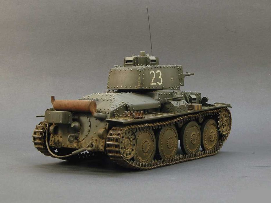 Сборная модель-Германский танк Pz.Kpfw 38(t) Ausf A-D-G "PRAGA" 1:35