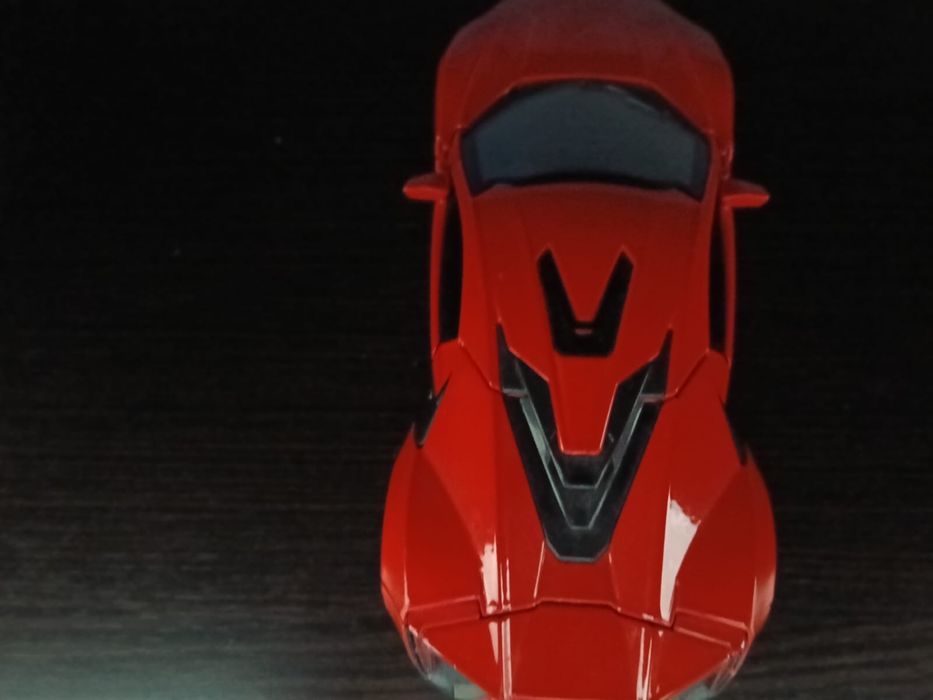 Продам игрушечную машинку