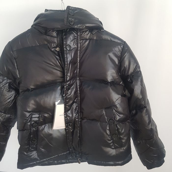 Geaca M o n c l e r,  3(4) ani, cu puf de gasca