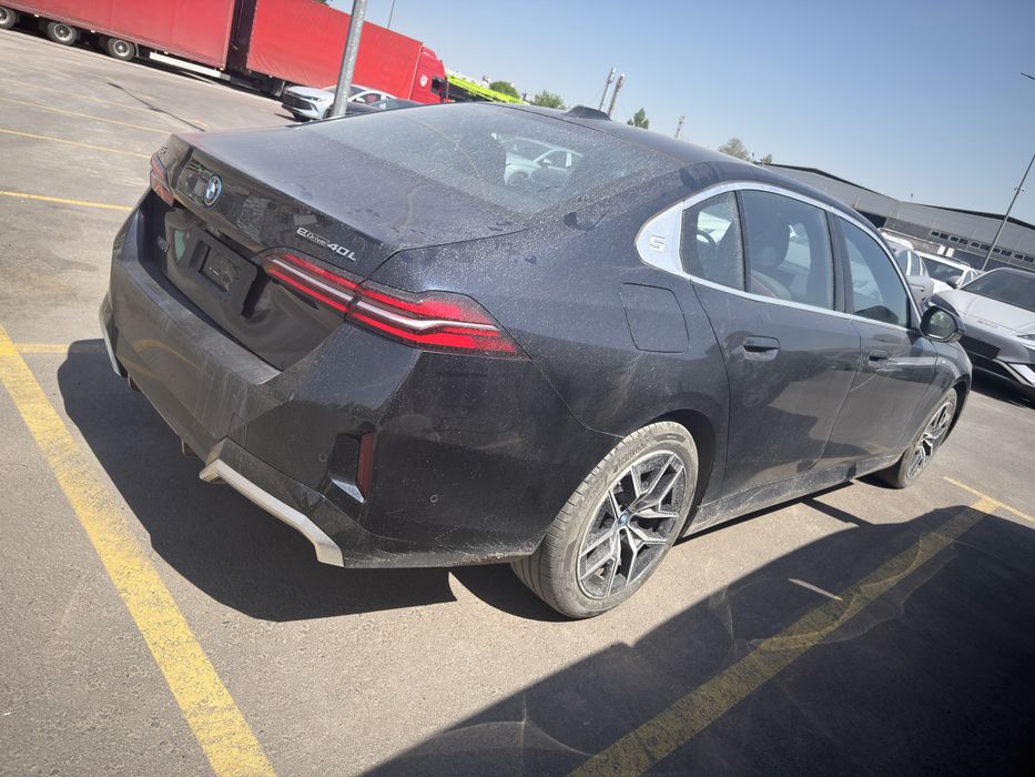 Naht vaNasiya savdo BMW i5 40L M-Sport 2025