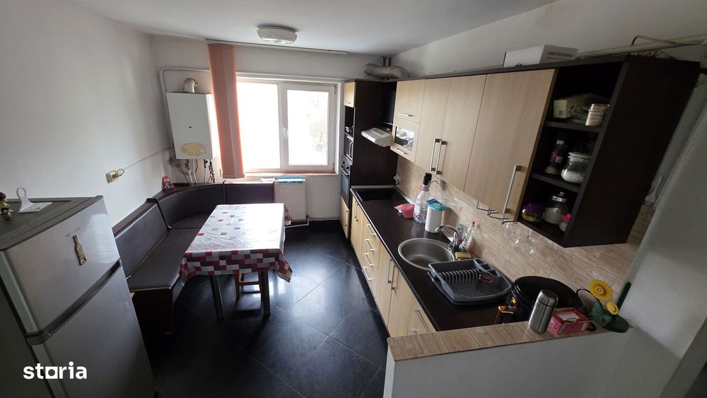 Vand ap cu 3 camere zona Posta 4 ( str. Borcea )