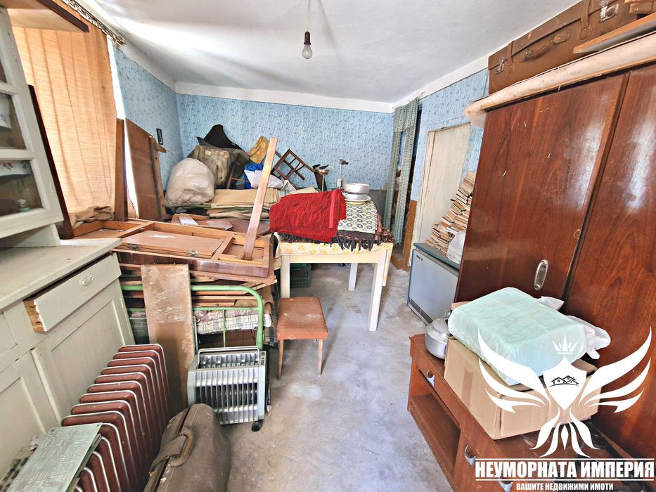 Триетажна къща с постройки 145РЗП с 194кв. в двор село Орехово