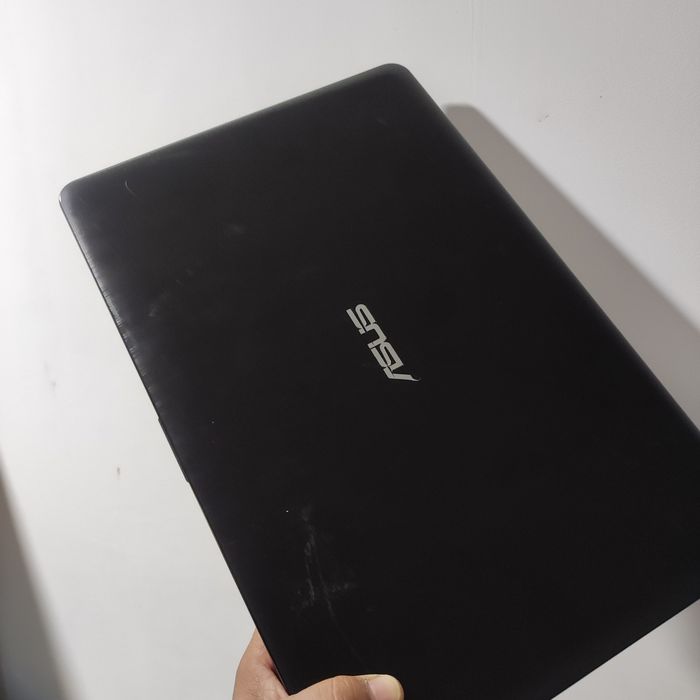 Laptop Asus i7 gen8