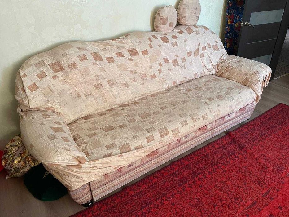 Продается диван в хорошем состоянии!
