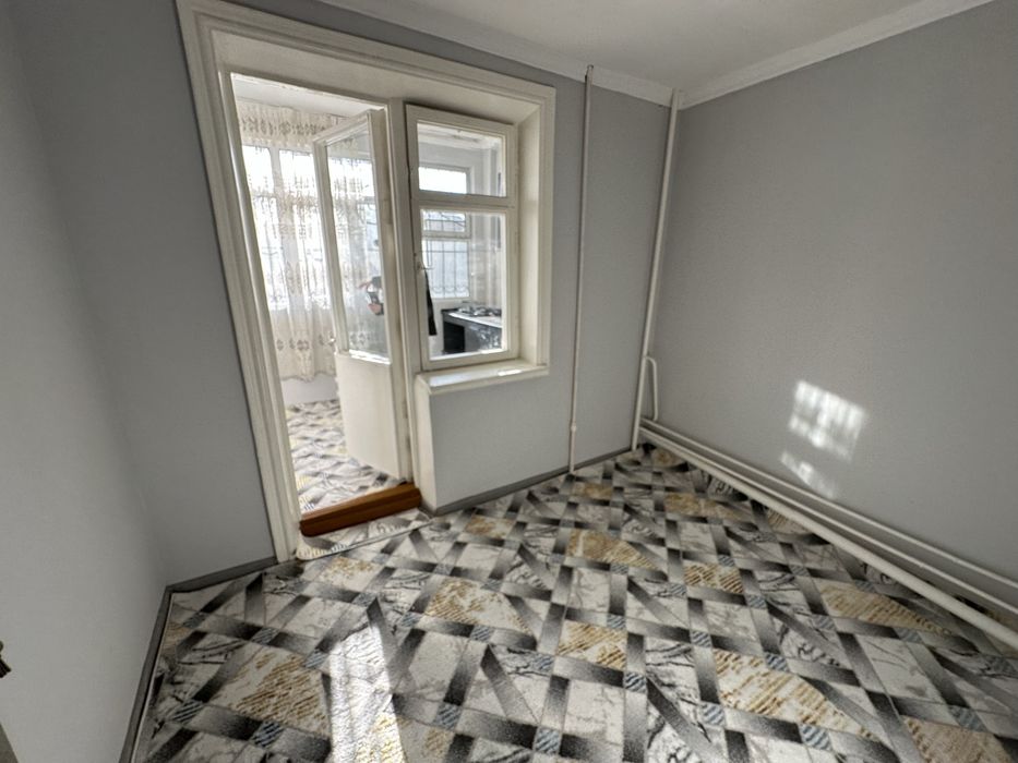 Продаётся 2 этаж 2 х комнатная в районе вокзала 6 метр веранда