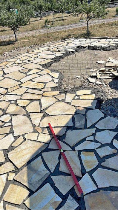 piatra naturala de munte si montaj