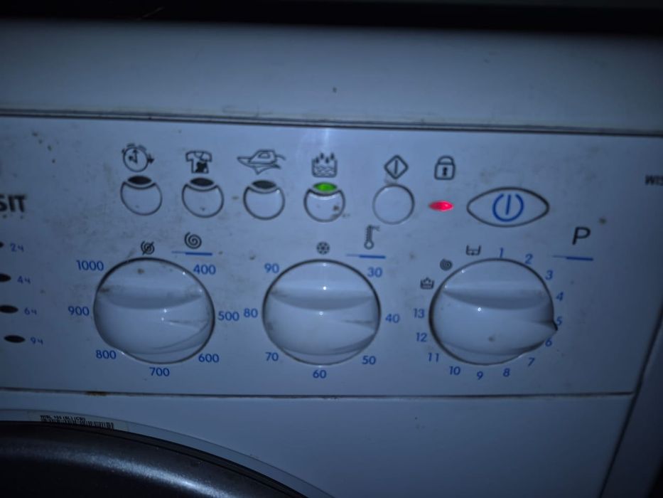 Продам стиральную машину Indesit