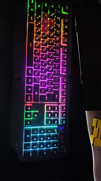 Продам клавиатуру