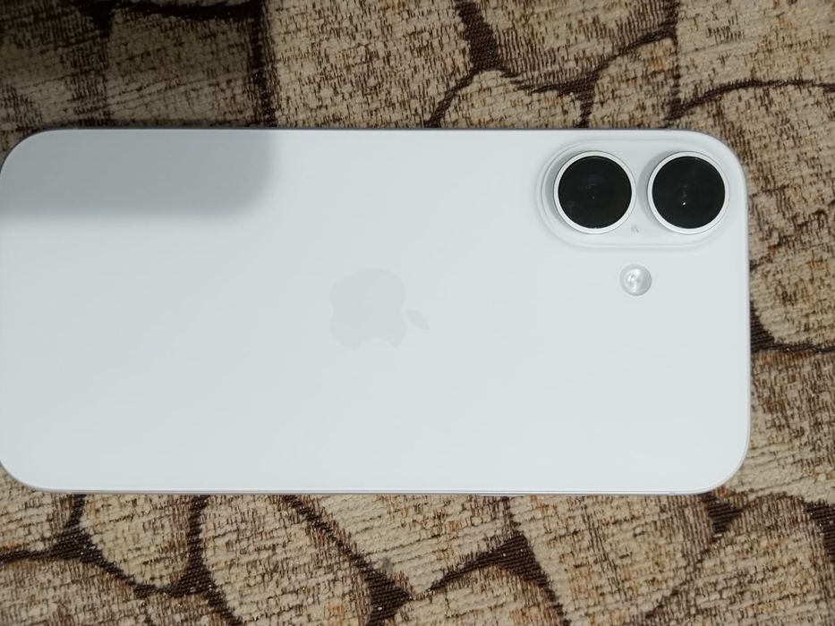 Продам айфон 16 на 128