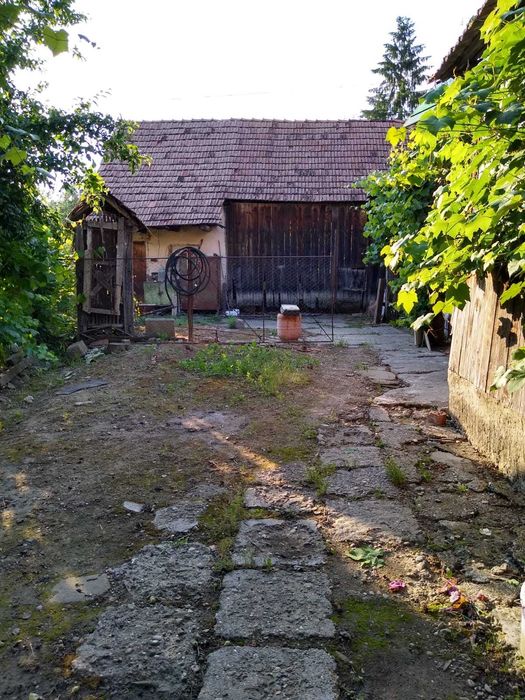 Vând teren intravilan cu casă și dependințe – Hetiur, Sighișoara