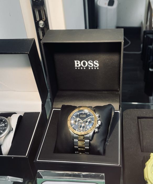 Луксозен мъжки часовник BOSS - Hugo Boss - син циферлат златист безел