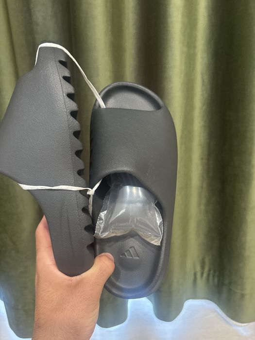 Papuci yeezy slides