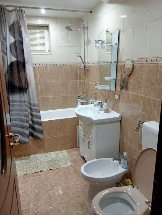 Inchiriez apartament 3 camere