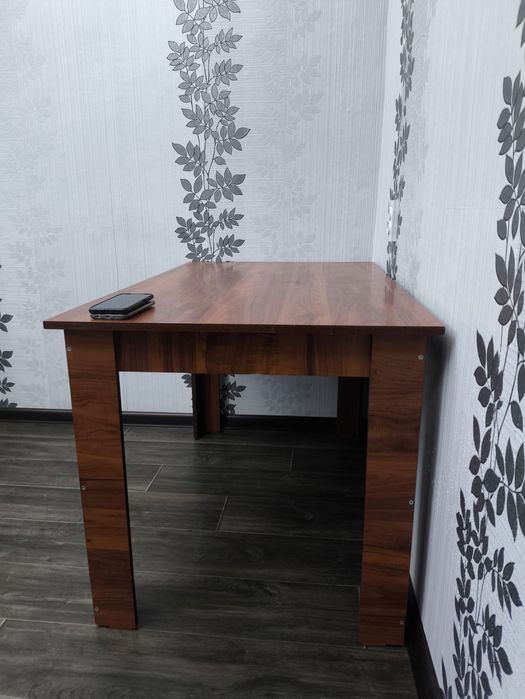 Стол для кухни или гостиной