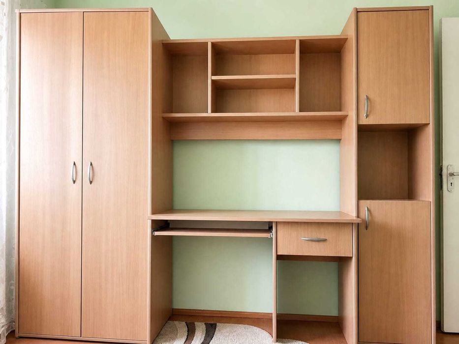 Mobilier dormitor + pat  + fotoliu - stare bună (se vând și separat)