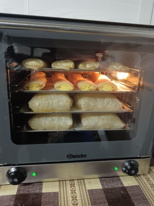 Vând cuptor  patiserie   Aparat Hotdog
