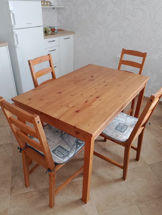 Трапезна маса с 4 стола