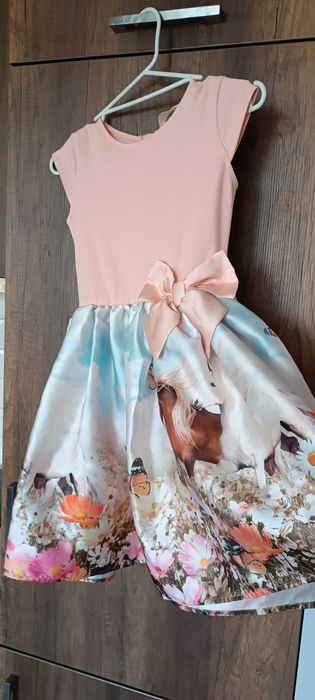 Летни рокли за повод