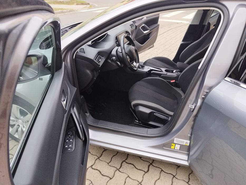 Peugeot 308  1.2iT cu 130 cp,an 2015 ,euro 6, automat,navi,climatronic