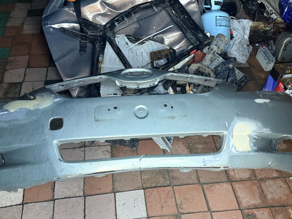 Бампер камри 40 оригенал с дефектом