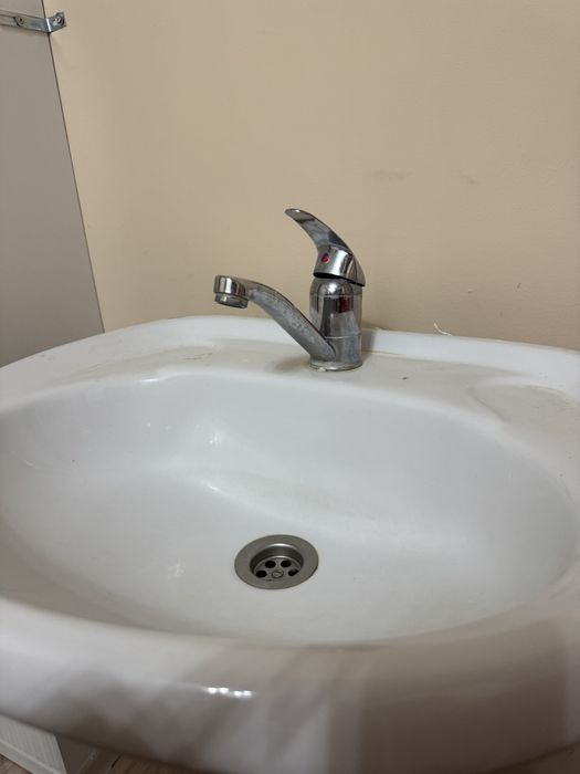 Раковина со смесителем