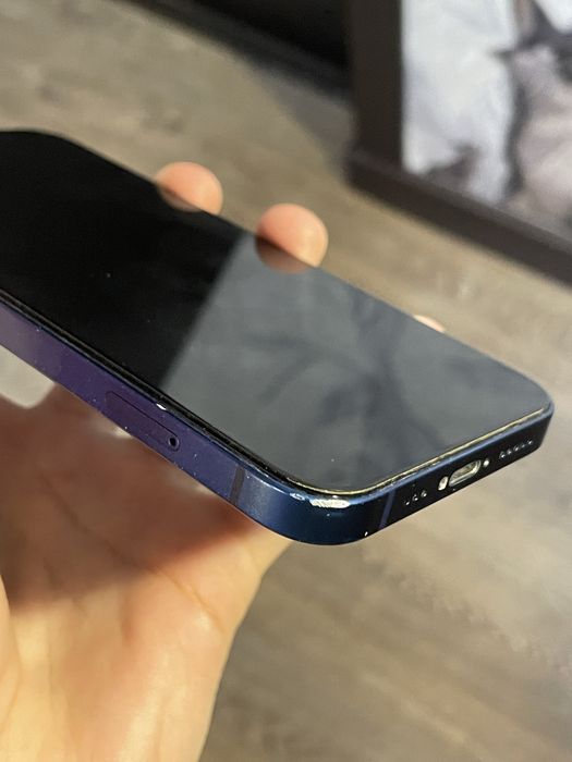 Продам Iphone 12