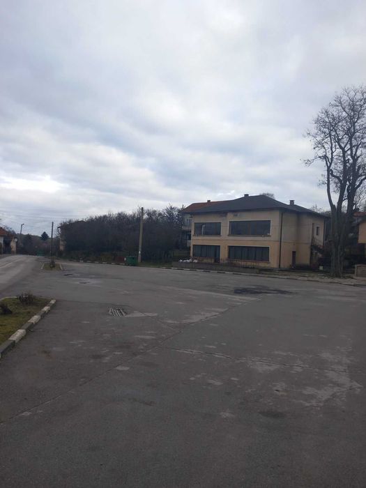 Дава се под наем Магазин в Перник, Изток - 185 кв.м за 348.84 € - Снимка #1