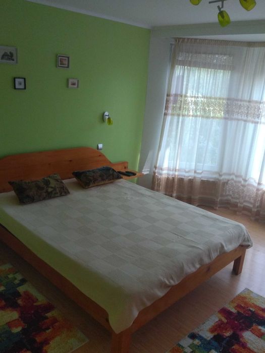 Cazare muncitori, capacitate 10persoane, 50lei, parcare asigurata camionetă, autoturisme.