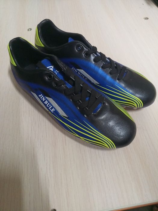 Футбольные бутсы