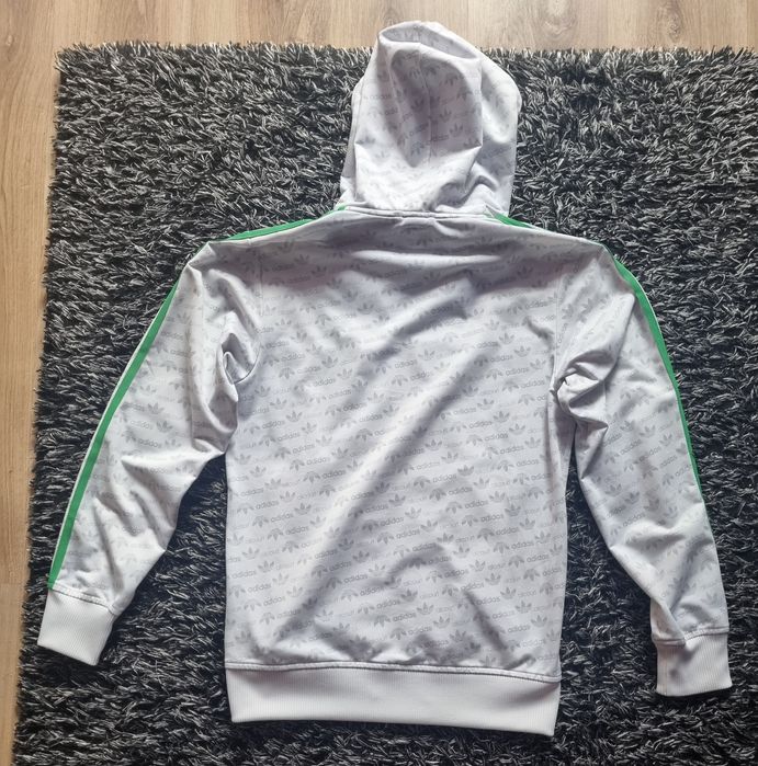 Bluză Adidas 
Mărimea S
Stare excelentă
Prețul este fix.