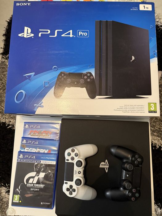PS4 Pro 1TB + 2 manete + 3 jocuri