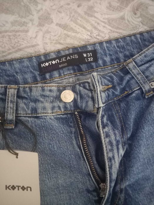 Джинсы от Koton.