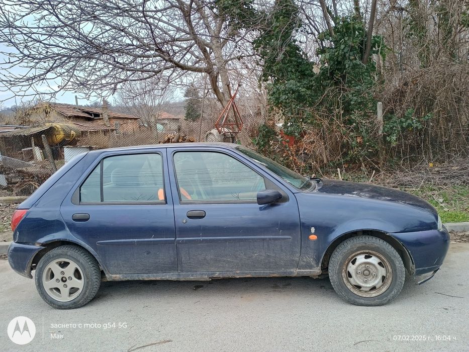 Форд фиеста 96г в движение