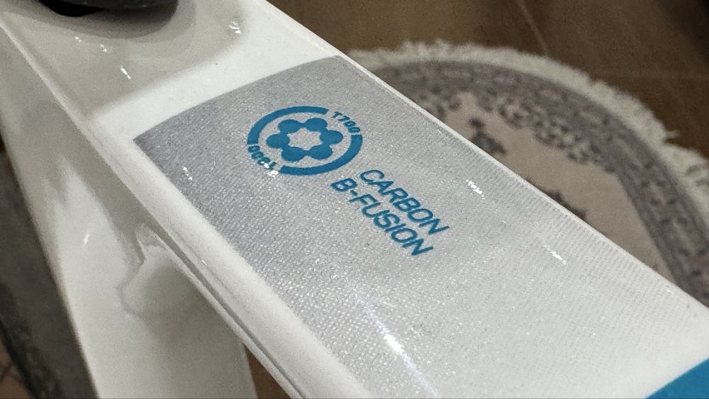 Продам карьоновый шоссейный велосипед