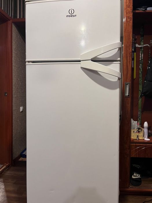 Продам холодильник 10000