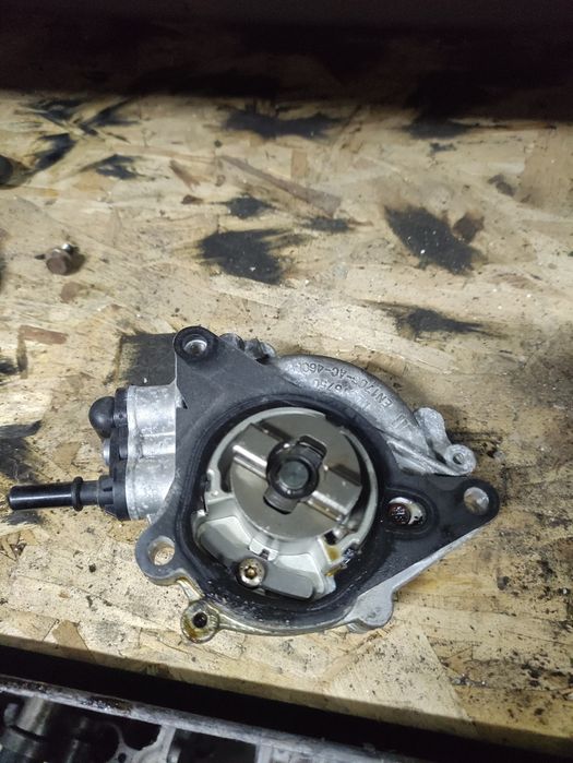 Вакум помпа за Пежо/Peugeot 208,308 1.2t