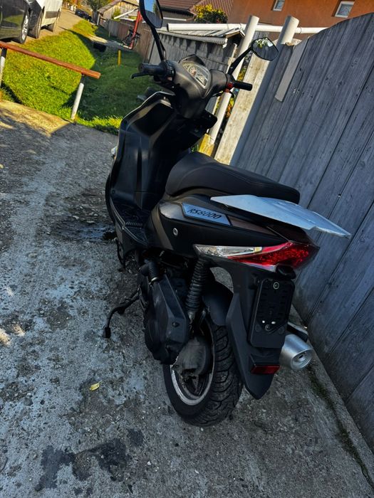 Vând scuter 49 4T fabricație 2022 500 euro
