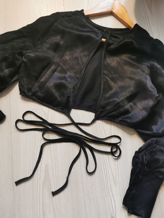 Crop top cu șnur Zara