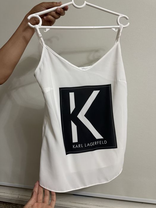 Продам классический костюм с майкой