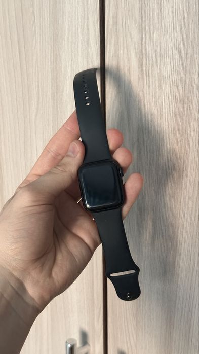 Apple Watch SE 44 мм черные
