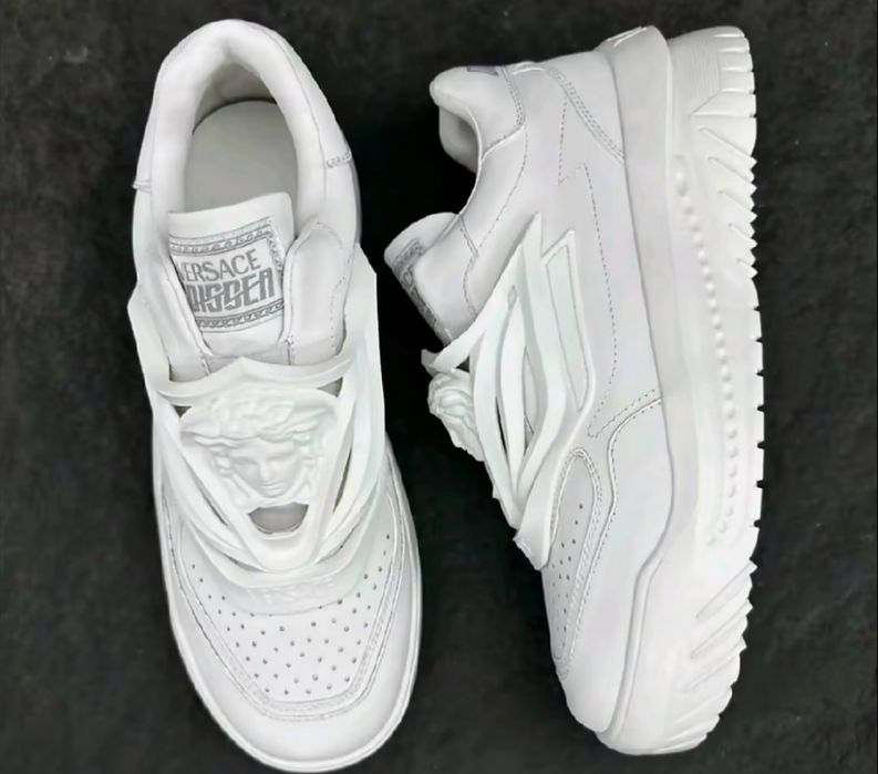 Vand versace odissea white noi, cu curtie. Marimi de la 37 la 46