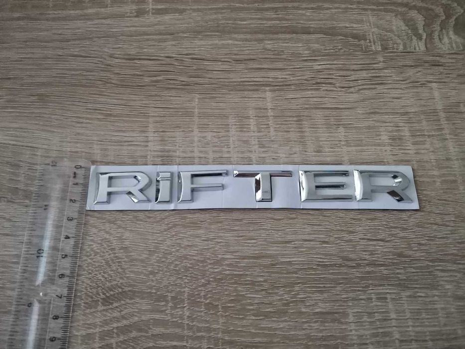 Емблема надпис лого Пежо Peugeot Rifter