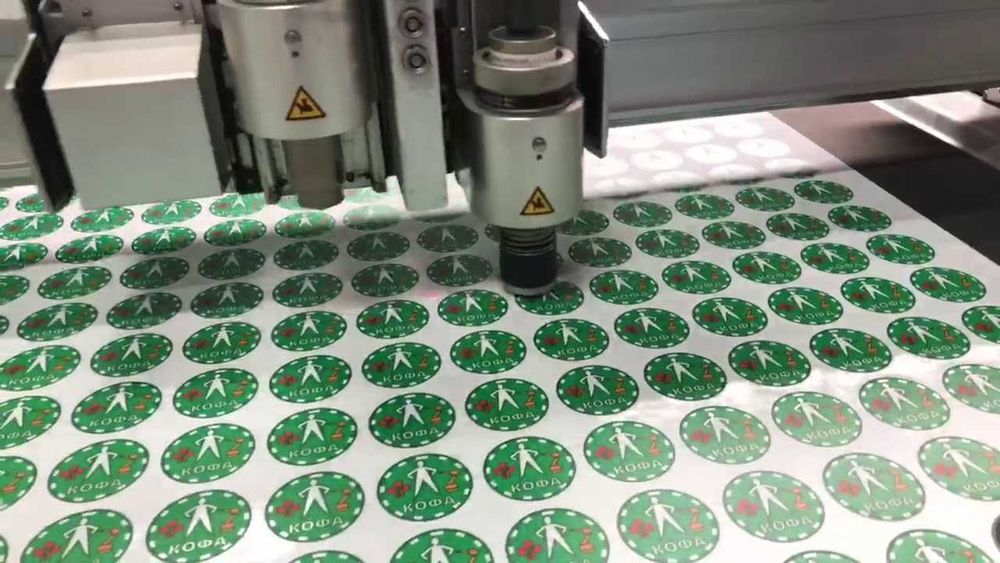 Srikerlar, Стикеры, на самоклейке и бирки плоттерная резка