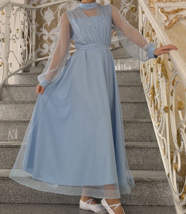 Голубой красивое платье с ремнем