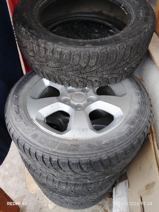 Vând cauciucuri cu tot cu jenti de aliaj